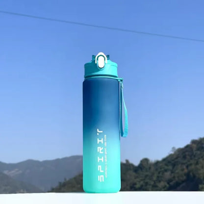 Botella Deportiva Gradiente 780ml con Tapa a Prueba de Fugas & Fácil de Beber – Ideal para Gimnasio, Exterior, Ciclismo, Running, Pesca y Más | Regalo de Cumpleaños/Escolar