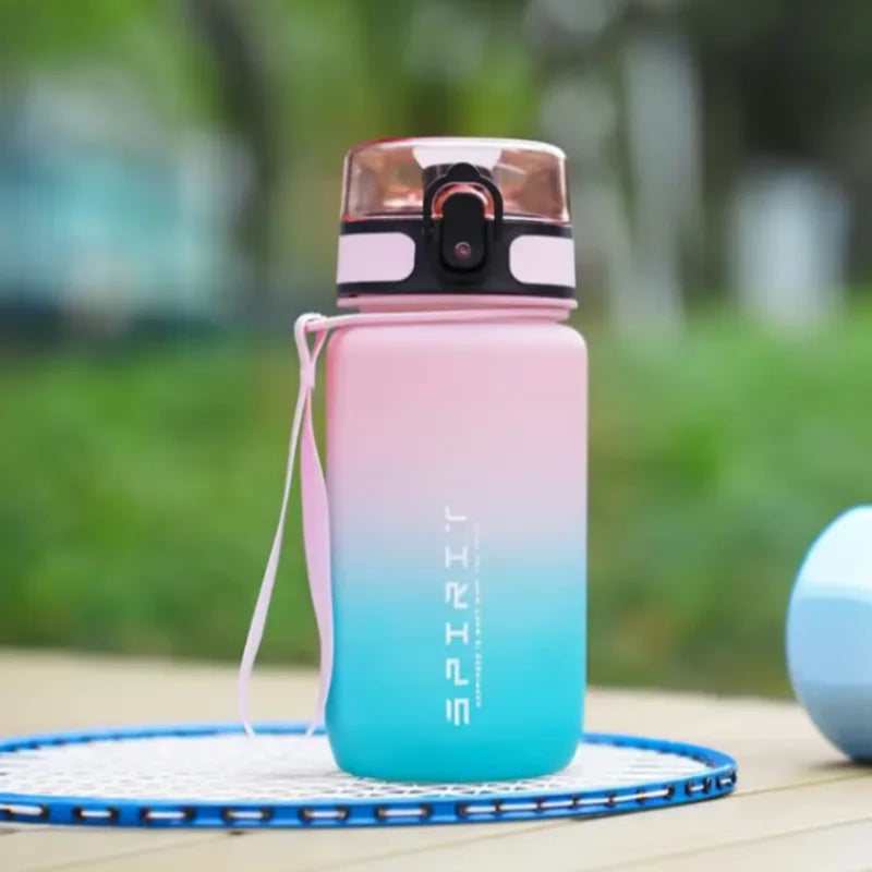 Botella Deportiva Gradiente 780ml con Tapa a Prueba de Fugas & Fácil de Beber – Ideal para Gimnasio, Exterior, Ciclismo, Running, Pesca y Más | Regalo de Cumpleaños/Escolar