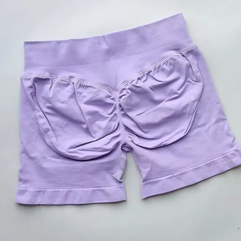 Shorts Deportivos de Mujer – Sin Costuras

Cintura baja acanalada + diseño scrunch para realzar glúteos