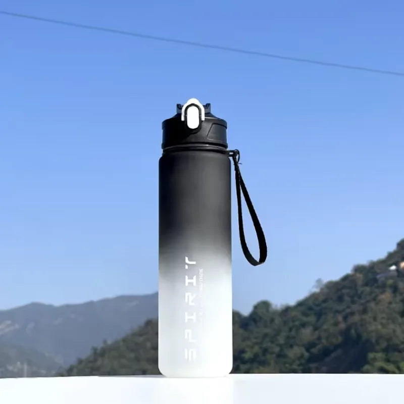 Botella Deportiva Gradiente 780ml con Tapa a Prueba de Fugas & Fácil de Beber – Ideal para Gimnasio, Exterior, Ciclismo, Running, Pesca y Más | Regalo de Cumpleaños/Escolar