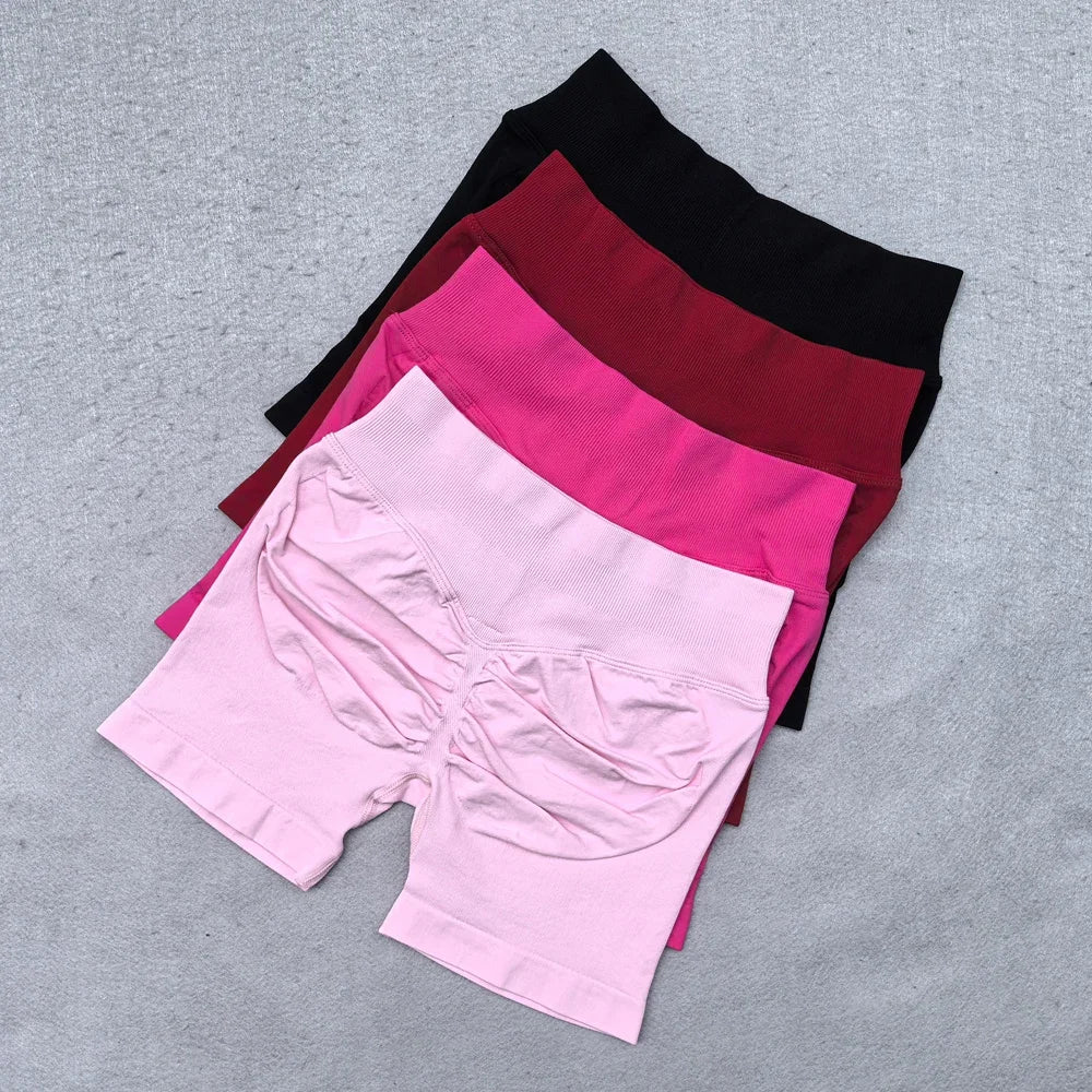 Conjunto Deportivo de 2 Piezas para Mujer

Top ajustable + shorts deportivos sin costuras