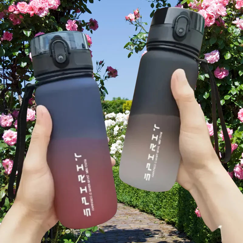 Botella Deportiva Gradiente 780ml con Tapa a Prueba de Fugas & Fácil de Beber – Ideal para Gimnasio, Exterior, Ciclismo, Running, Pesca y Más | Regalo de Cumpleaños/Escolar